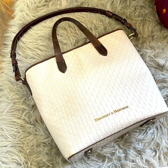 Cute Dooney and Bourke like new - Picture 1 of 4